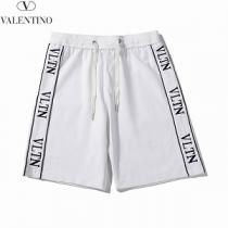 お得春夏2026新作Valentino ヴァレンティノ コピー ハーフパンツ 人気 上品な印象に格上げ ホワイト ブラック