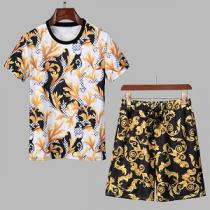 人気トレンドVERSACE ヴェルサーチ メンズ tシャツ セットアップ 一気に大人のこなれ感抜群 大活躍