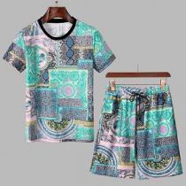 VERSACE ヴェルサーチ コピー セットアップ ショート 個性的に仕上げて 夏っぽいカラー 通気吸汗