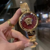 2026年超人気のVERSACE ヴェルサーチ ウォッチ 37mm 素肌ちらり レディな印象 今買って損はなし
