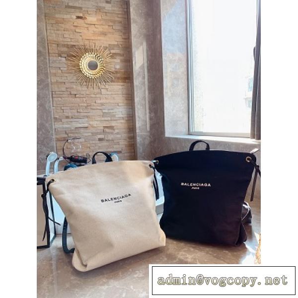 今季の大流行中 バレンシアガ BALENCIAGA 2026人気の主流アイテムリュック 売上ランキング1位 黒白