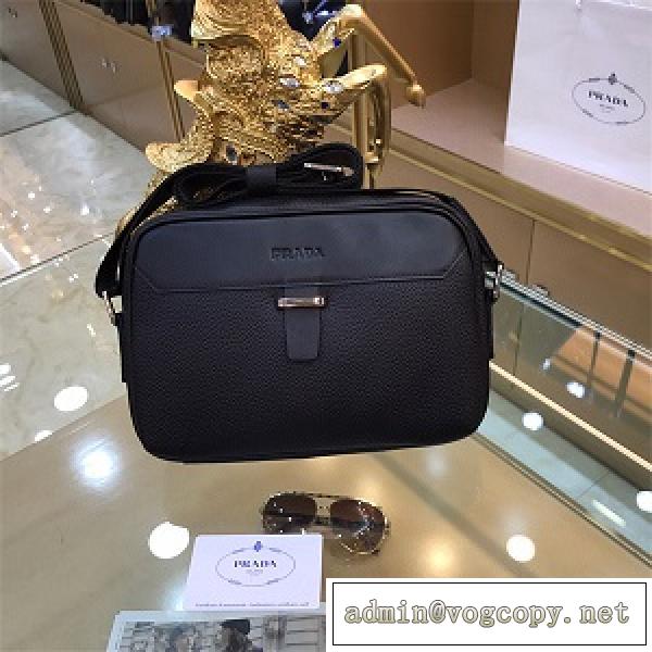 PRADA プラダ コピー ショルダーバッグ メンズ 黒 無地のデザインで大人気 今買って損はなし 肩掛け式