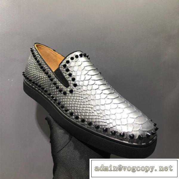 今季も取り入れやすいコーデ Christian Louboutin ルブタン カジュアルシューズ 大人っぽい雰囲気が感じ