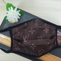 デザインお洒落  LOUIS VUITTON ルイ ヴィトン どのアイテムも手頃な価格で マスク 2026春新作