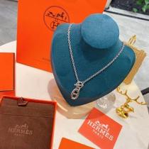 誰にも夢中になるトレンド HERMES スーパー コピー エルメス 都会らしい洗練された印象 シルバー