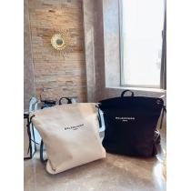 今季の大流行中 バレンシアガ BALENCIAGA 2026人気の主流アイテムリュック 売上ランキング1位 黒白
