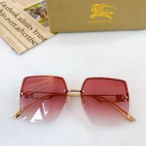 おしゃれな大人の着こなし 【2026春夏】最新コレクション アクセサリー バーバリー BURBERRYサングラス 多色可選