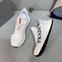 2026最新PRADA プラダ コピー スニーカー メンズ 白のスタイリング デイリー使いにぴったり