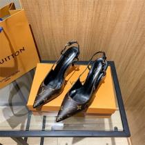 LOUIS VUITTON ルイ ヴィトン コピー 人気 パンプス 大人の美脚を叶えてくれる 都会的な雰囲気が漂う