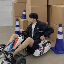 LOEWE 偽物 ラッシュパーカー 洗練されたスタイル 今季も取り入れやすいコーデ ファッション感が満点