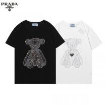 今の時季から活躍してくれるPRADA コピー tシャツ 煌くプリント カワイイ 男女適用 2026大好評の半袖