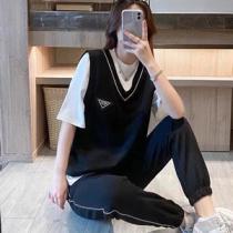 大注目の夏のPRADA プラダ スーパーコピー ベスト ニット やや薄い 学生スタイル カジュアルな印象を演出