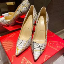 Christian Louboutinトレンド最新モデル ルブタン コピー 激安 ハイヒール オシャレっぽい雰囲気 2色可選