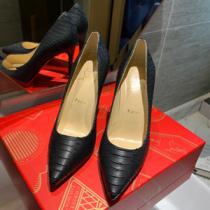 超美脚を叶える! Christian Louboutin ルブタン パンプス コピー 足が長く見える 都会的な雰囲気が漂う