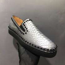 今季も取り入れやすいコーデ Christian Louboutin ルブタン カジュアルシューズ 大人っぽい雰囲気が感じ