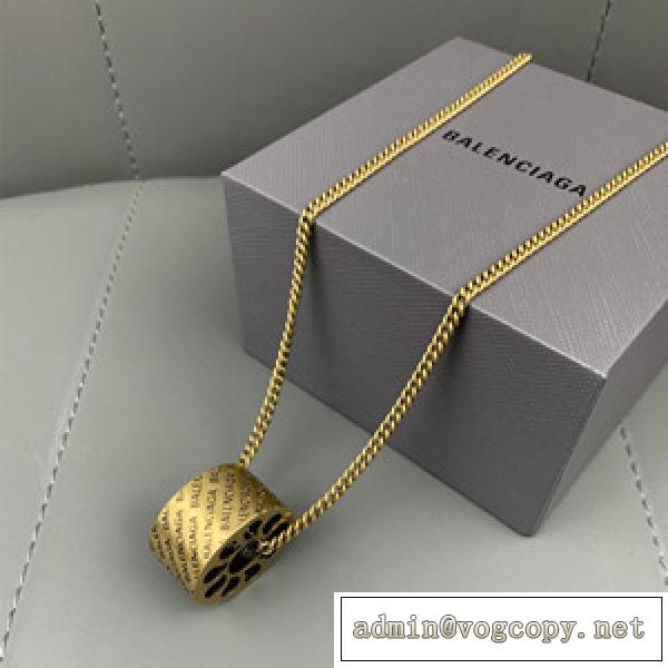 様々場合ご利用いただけるようなアクセサリー登場 ゴールド ペンダント  Balenciaga 偽物 アクセサリー