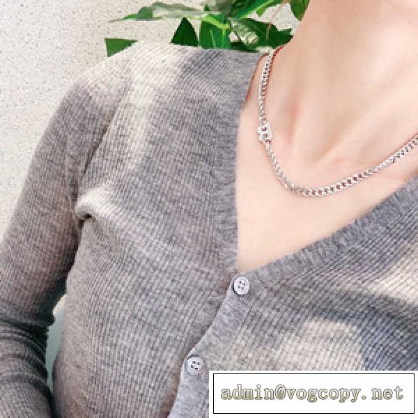 デートシーンや友達とのお出掛けする際にぴったりなデザイン Balenciaga 偽物 アクセサリー ネックレス