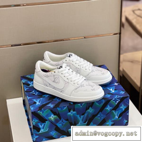 Lv x NIKE AIRブランド連名 限定ロゴ文字を配し 全体的なフォルムに仕上げた コピー スニーカ