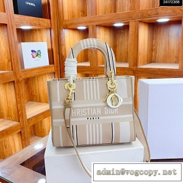 収納可DIOR M1296ZJAT_M925ディオールスモールバッグ刺繡エンブロイダリー