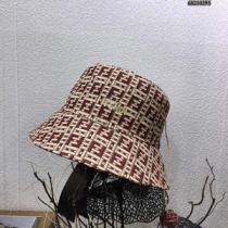 男性・女性問わず使えるユニセックス用のバケットハット Fendi フェンディ 帽...
