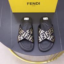 軽やかな履き心地で 日常使いにも少しのお出かけにもピッタリなサンダル Fendi サンダル コピー