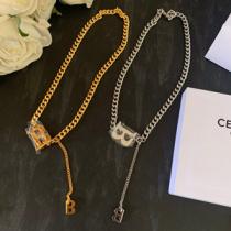 今年大注目のレイヤードスタイルのネックレス バレンシアガ 偽物 アクセサリー 激安販売中