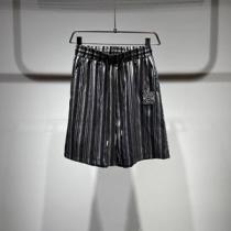LOEWE ロエベ 偽物 ショットパンツ ワイドなサイズ感がどこかトレンド性のある雰囲気に