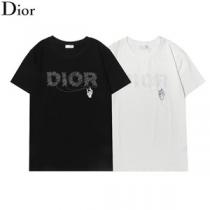 ドライ感とタフな雰囲気を表現し Dior コピー Tシャツ ハリのあるコットン ...