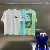 カラーバリエーションごとに配色が異なるのがポイント ディオール 偽物 Tシャツ