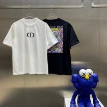 前面プリントはDiorの定番CDロゴ バックはフォトプリント ディオール Tシャ...