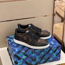 Louis vuittonブランド定番カラー コピー Lv x NIKE AIR これ以上ないほどスタイリッシュ