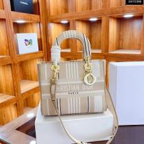 収納可DIOR M1296ZJAT_M925ディオールスモールバッグ刺繡エンブロ...