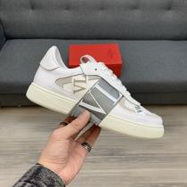 2026SS おしゃれメンズ VALENTINO ヴァレンティノ 靴 コピー カ...