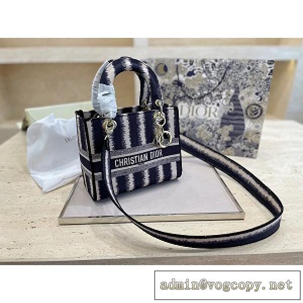 人気商品CHRISTIAN DIOR LADY D-LITEミニバッグ2026トレンドお買い得高品質ディオールバッグ偽物通販