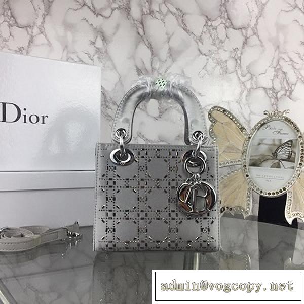 魅力的なディオールスーパーコピー人気色LADY DIOR ミニバッグレディース使いやすい2026オシャレなアイテム