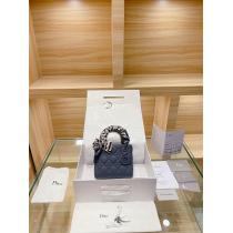 使い勝手LADY DIOR マイクロバッグディオール偽物ミニバッグ2026トレンド品質高い魅力的な可愛い人気商品