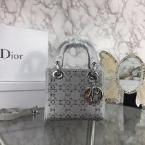 魅力的なディオールスーパーコピー人気色LADY DIOR ミニバッグレディース使いやすい2026オシャレなアイテム