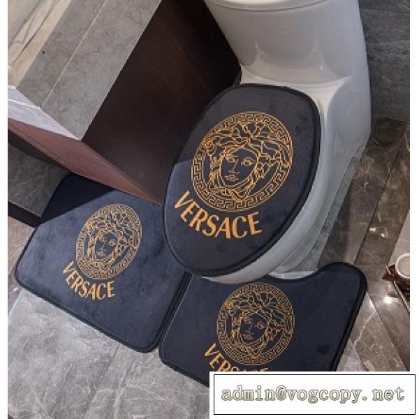 3点♪VERSACE 偽物ヴェルサーチ カーペット激安ドアマット50X75cm 便器蓋カバー 40X51cm U型専用便座カバー 58X50cm