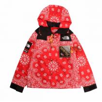 大人気★Supreme x The North Face bandana jacket シュプリームジャケットコピー激安エレガント赤色
