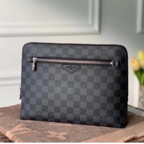 2026人気商品♡LOUIS VUITTONクラッチバッグnew pouch ル...