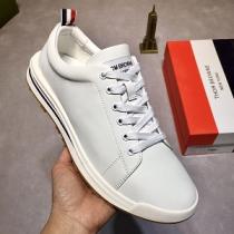 人気最新作☆ THOM BROWNEブランドコピートムブラウンスニーカー激安メンズお洒落上品