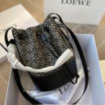 LOEWE アナグラムアマソナショルダーバッグ激安人気2026トレンド最新ロエベ...