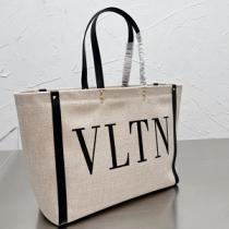 VALENTINO トートバッグヴァレンティノ コピー【2026注目新作】大容量使いやすい上質なアイテム