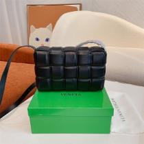 大人気♪新品BOTTEGA VENETAショルダーバッグボッテガ ヴェネタ スーパーコピーお出掛け使い勝手黒色