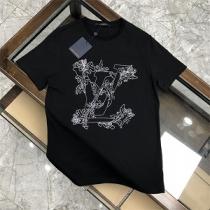 【注目新作】LOUIS VUITTONルイヴィトンtシャツコピーおしゃれ春夏トレンド半袖服2026流行り