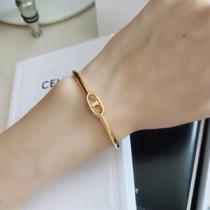 赤字超特価豊富なCELINE セリーヌ コピーバングル 魅力的なデザイン マイヨントリオンフ シンカフ 通販