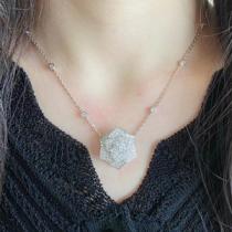 素敵な雰囲気に溢れるアクセサリー PIAGET Rose スーパーコピーピアジェネックレス プレゼントに最適