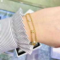 セレブ着用★ CELINE セリーヌトリオンフ スーパーコピー ブレスレット 素肌ちらりが色っぽい 売れ筋商品