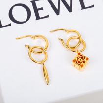 注目を集める LOEWE ロエベ アナグラム イヤリングコピー 上品でオトナなスタイル ゴールド ピアス