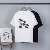 2026新作CELINE アーティストプリント セリーヌTシャツスーパーコピー 男女兼用 春夏にぴったりのアイテム